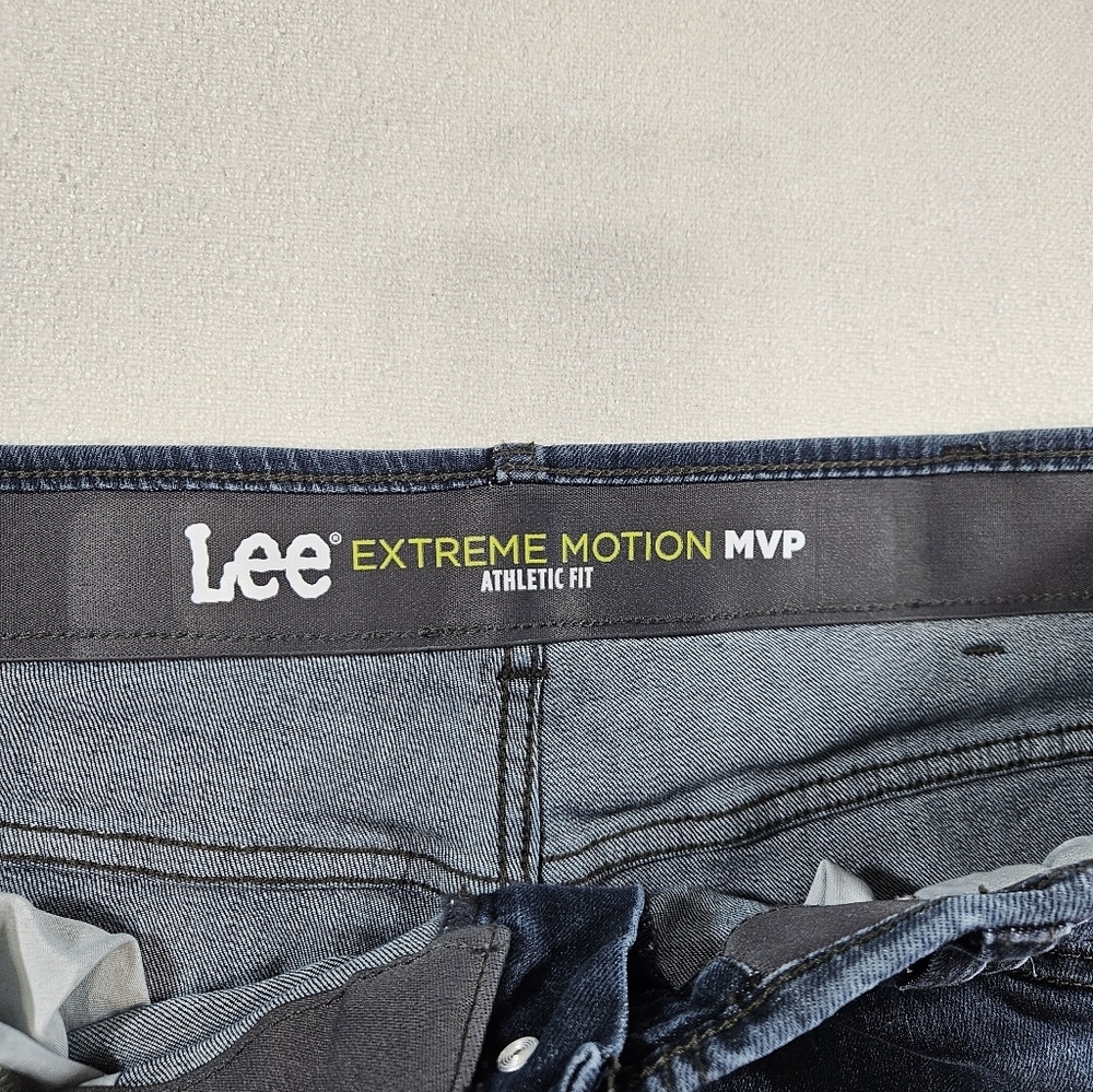 Lee Extreme Motion MVP Athletic Fit Jeans 40x30 - Picture 5 of 9